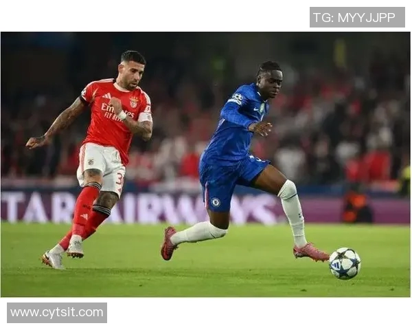 当前活跃的足球明星有哪些仍在赛场上拼搏未退役 当前活跃的足球明星有哪些仍在赛场上拼搏未退役